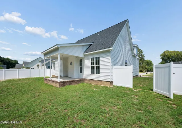 Photo 4 of Single family home for sale at 3301 School View Dr, Farmville, NC 27828 | MLS# 100562981 | Listing updated on 2026-09-11