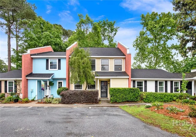 Photo 2 of Townhouse for sale at 3 Navigator Ln, Savannah, GA 31410 | MLS# SA354021 | Listing updated on 2026-09-09