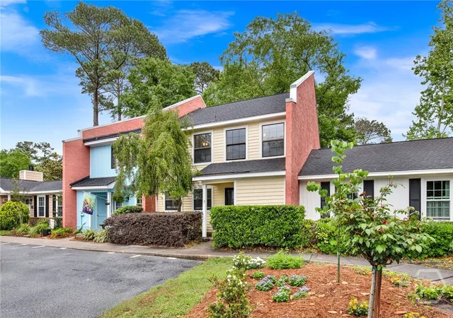 Photo 4 of Townhouse for sale at 3 Navigator Ln, Savannah, GA 31410 | MLS# SA354021 | Listing updated on 2026-09-09