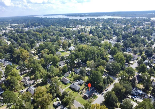 Photo 2 of Single family home for sale at 1215 N Respess St, Washington, NC 27889 | MLS# 100607321 | Listing updated on 2026-10-28