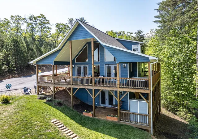 Photo 1 of Single family home for sale at 604 Point Overlook Trl, Murphy, NC 28906 | MLS# 98544170 | Listing updated on 2026-09-04