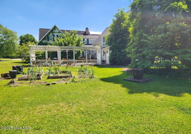 Photo 3 of Single family home for sale at 109 Foxcroft Ln, Winterville, NC 28590 | MLS# 100602757 | Listing updated on 2026-09-11