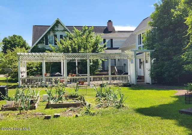 Photo 4 of Single family home for sale at 109 Foxcroft Ln, Winterville, NC 28590 | MLS# 100602757 | Listing updated on 2026-09-11