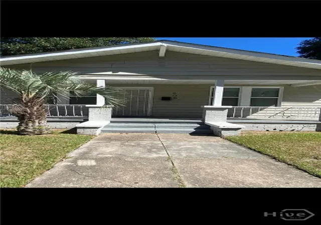Photo 4 of Single family home for sale at 806 E 32nd Street, Savannah, GA 31401 | MLS# SA366306 | Listing updated on 2026-10-12