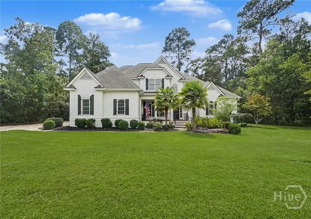 Photo 2 of Single family home for sale at 24 Oakcrest Dr E, Savannah, GA 31405 | MLS# SA364052 | Listing updated on 2026-09-15