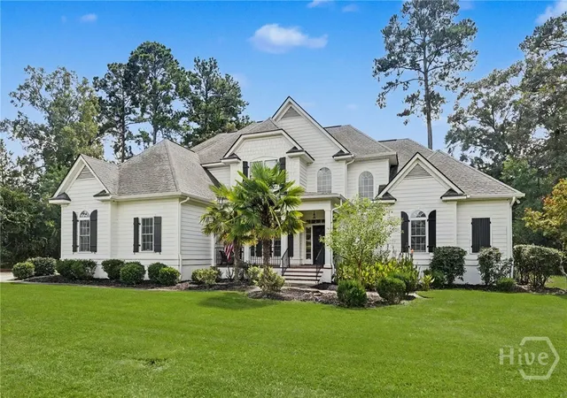 Photo 3 of Single family home for sale at 24 Oakcrest Dr E, Savannah, GA 31405 | MLS# SA364052 | Listing updated on 2026-09-15