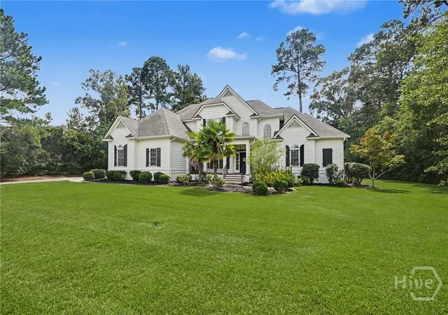 Photo 3 of Single family home for sale at 24 Oakcrest Dr E, Savannah, GA 31405 | MLS# SA364052 | Listing updated on 2026-09-15