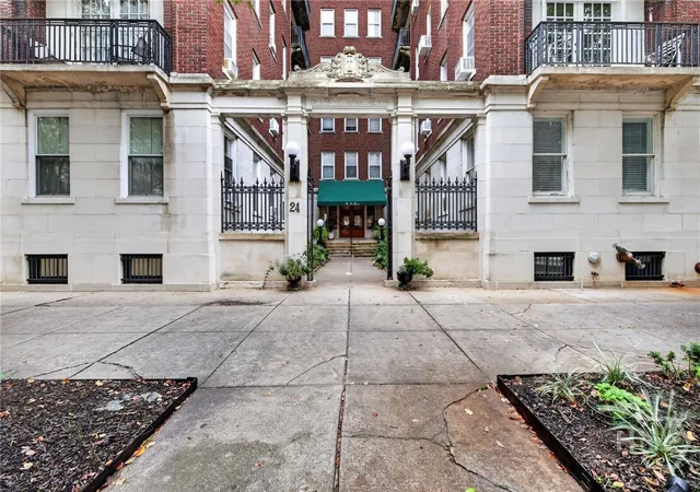 Photo 1 of Condo for sale at 24 E Liberty St #86, Savannah, GA 31401 | MLS# SA366030 | Listing updated on 2026-10-18