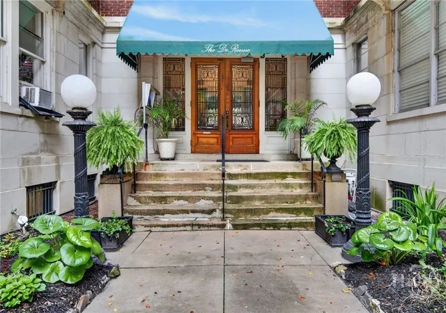 Listing Photo 1 - Condo for sale in building located at 24 E Liberty St, Savannah, GA 31401 - Unit #86