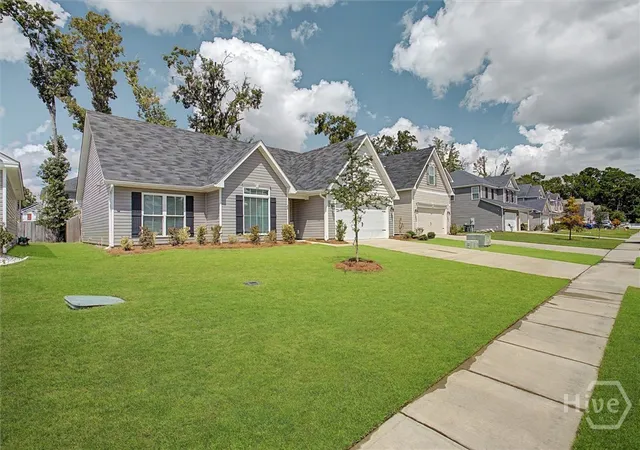 Photo 3 of Single family home for sale at 20 Swallow Tail Cir, Savannah, GA 31405 | MLS# SA364492 | Listing updated on 2026-09-16