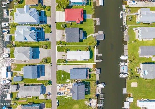 Photo 4 of Single family home for sale at 4074 4th Street, Surf City, NC 28445 | MLS# 100601423 | Listing updated on 2026-09-09