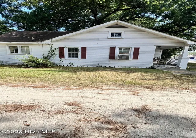 Photo 2 of Single family home for sale at 1313 Atkinson St, Laurinburg, NC 28352 | MLS# 100602948 | Listing updated on 2026-09-11