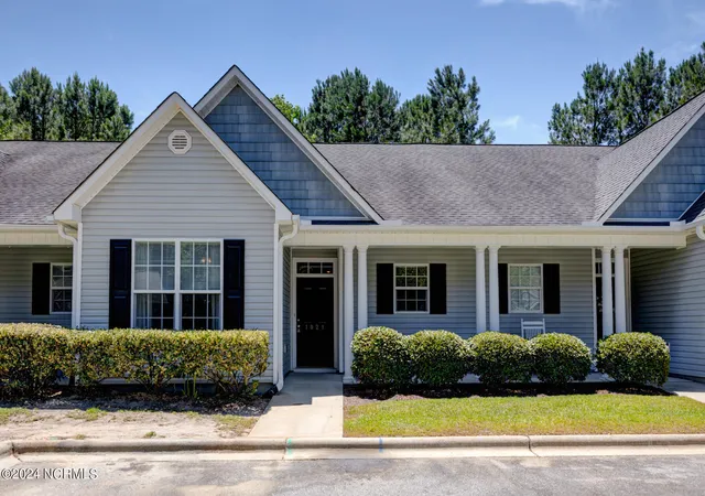 Townhouse for sale at 1021 Macklin St, Leland, NC 28451 | MLS# 100602237