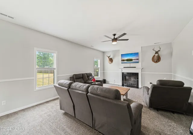 Photo 4 of Single family home for sale at 135 Prelude Dr, Richlands, NC 28574 | MLS# 100579911 | Listing updated on 2026-09-06