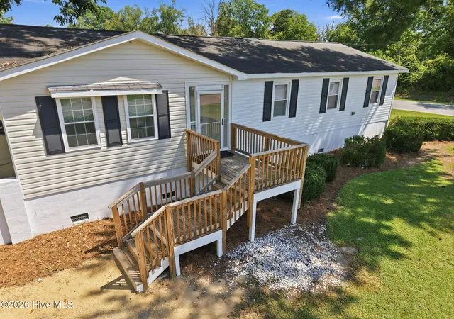 Photo 3 of Single family home for sale at 17 Old Fort Shrs Rd, Chocowinity, NC 27817 | MLS# 100601640 | Listing updated on 2026-09-13