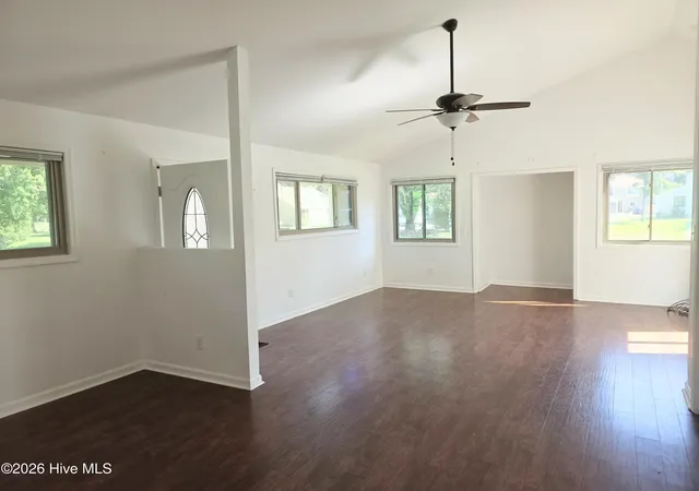 Photo 4 of Townhouse for sale at 114 Quarterdeck, New Bern, NC 28562 | MLS# 100596719 | Listing updated on 2026-09-14