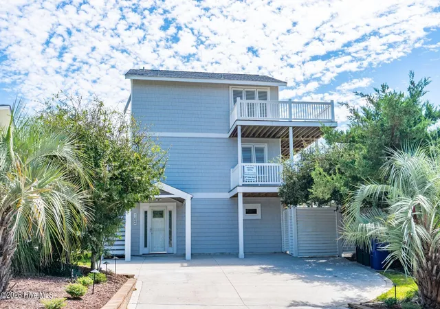 Photo 2 of Single family home for sale at 102 Gregg St, Emerald Isle, NC 28594 | MLS# 100600522 | Listing updated on 2026-09-01