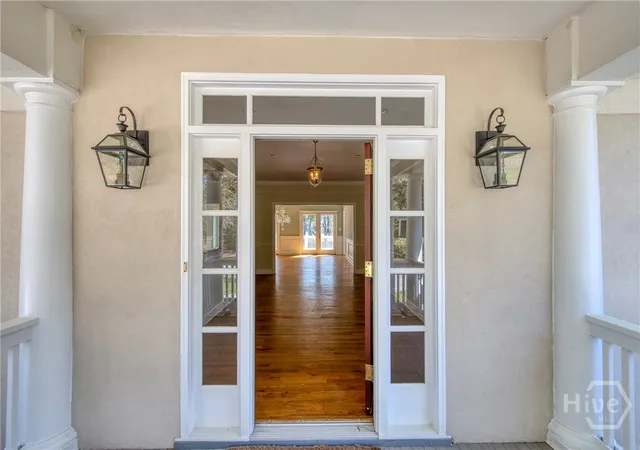 Photo 3 of Single family home for sale at 308 Bradley Point Rd, Savannah, GA 31410 | MLS# SA351080 | Listing updated on 2026-09-03