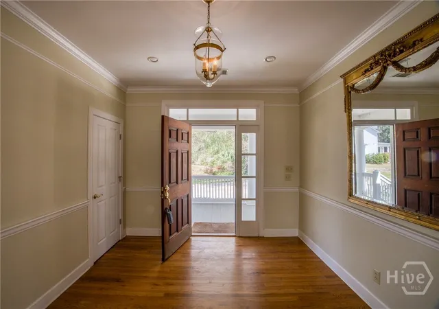 Photo 4 of Single family home for sale at 308 Bradley Point Rd, Savannah, GA 31410 | MLS# SA351080 | Listing updated on 2026-09-03