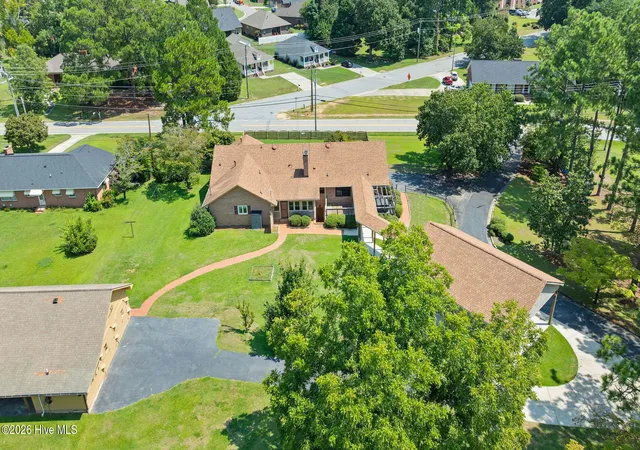 Photo 4 of Single family home for sale at 303 N Lincoln St, Benson, NC 27504 | MLS# 100559651 | Listing updated on 2026-09-22