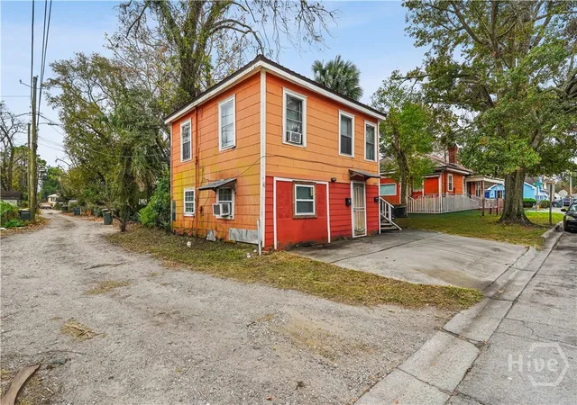 Listing Photo 4 - Condo for sale in building located at 928 W Victory Dr, Savannah, GA 31415