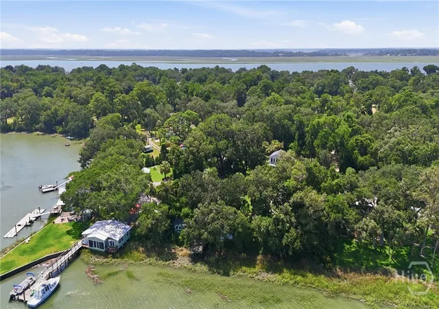 Photo 4 of Single family home for sale at 2102 East Blvd, Savannah, GA 31410 | MLS# SA359977 | Listing updated on 2026-09-08