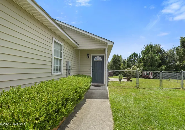 Photo 3 of Townhouse for sale at 136 Charlton Rd, Hubert, NC 28539 | MLS# 100601303 | Listing updated on 2026-09-08