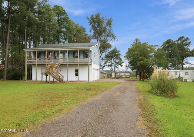 Photo 1 of Single family home for sale at 402 Gillikin Rd, Beaufort, NC 28516 | MLS# 100605499 | Listing updated on 2026-10-27