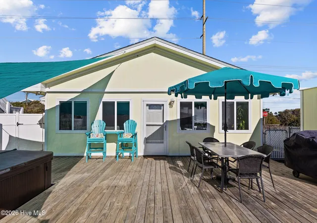 Photo 1 of Single family home for sale at 601 Emerald Dr, Emerald Isle, NC 28594 | MLS# 100599041 | Listing updated on 2026-09-05