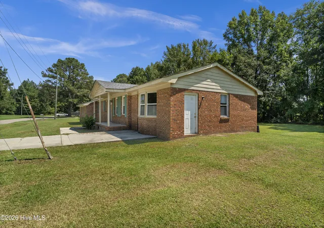 Photo 2 of Single family home for sale at 204 Julia St, Warsaw, NC 28398 | MLS# 100601719 | Listing updated on 2026-09-09