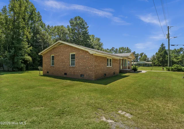 Photo 3 of Single family home for sale at 204 Julia St, Warsaw, NC 28398 | MLS# 100601719 | Listing updated on 2026-09-09