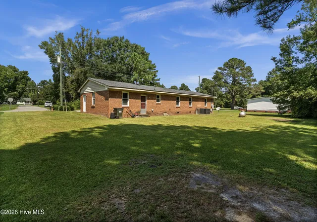 Photo 3 of Single family home for sale at 204 Julia St, Warsaw, NC 28398 | MLS# 100601719 | Listing updated on 2026-09-09