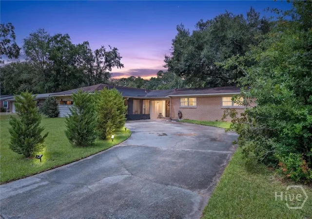 Photo 1 of Single family home for sale at 406 Willow Rd, Savannah, GA 31419 | MLS# SA363288 | Listing updated on 2026-09-20