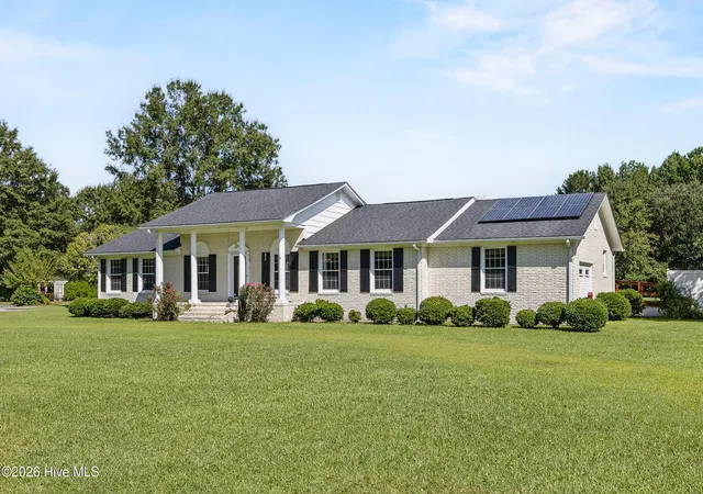 Photo 2 of Single family home for sale at 1600 Nc Hy 53 W, Burgaw, NC 28425 | MLS# 100600982 | Listing updated on 2026-09-03