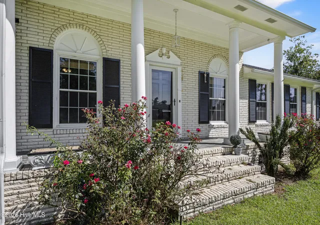 Photo 4 of Single family home for sale at 1600 Nc Hy 53 W, Burgaw, NC 28425 | MLS# 100600982 | Listing updated on 2026-09-03