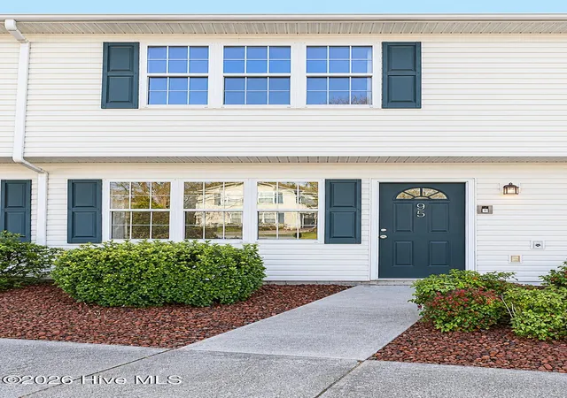 Townhouse for sale at 95 Century Ct, Swansboro, NC 28584 | MLS# 100609082