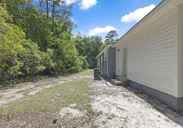 Photo 4 of Single family home for sale at 690 Maple Hl School Rd, Maple Hill, NC 28454 | MLS# 100602022 | Listing updated on 2026-09-28