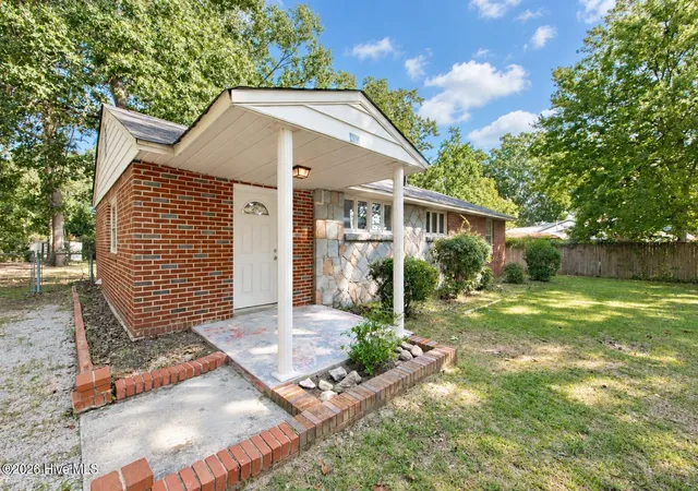 Photo 2 of Single family home for sale at 122 Marvin Dr, Aiken, SC 29803 | MLS# 100602235 | Listing updated on 2026-09-25