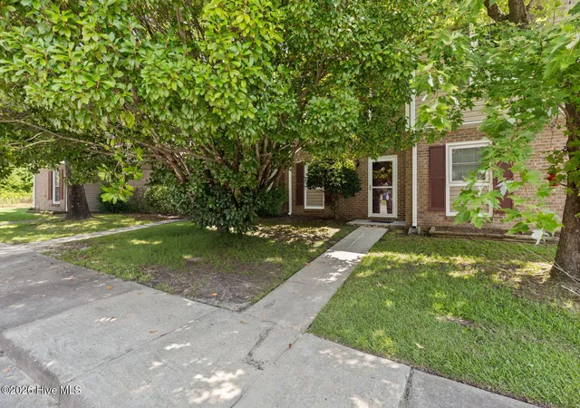 Photo 2 of Townhouse for sale at 130 King George Ct, Jacksonville, NC 28546 | MLS# 100602448 | Listing updated on 2026-09-15
