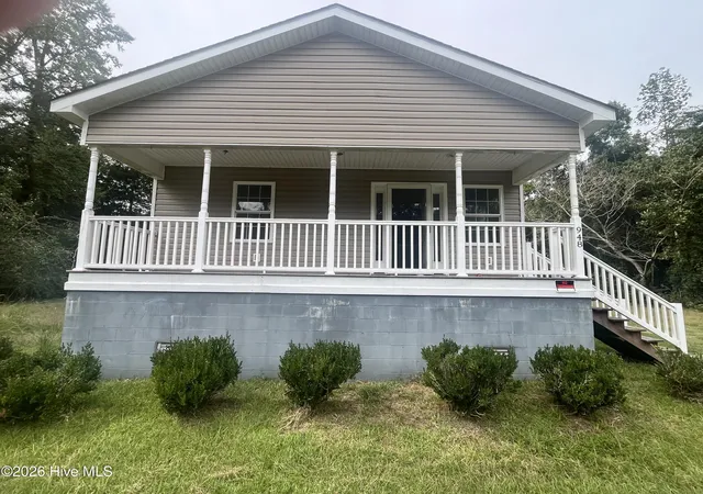 Photo 1 of Single family home for sale at 948 Jefferson Rd, Lake Waccamaw, NC 28450 | MLS# 100610878 | Listing updated on 2026-10-30