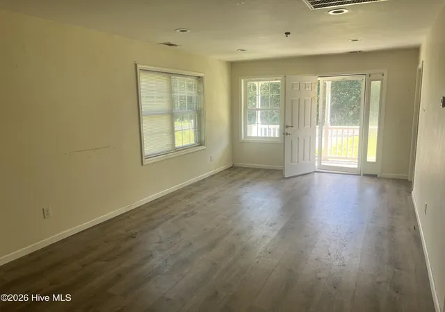 Photo 2 of Single family home for sale at 948 Jefferson Rd, Lake Waccamaw, NC 28450 | MLS# 100610878 | Listing updated on 2026-10-30