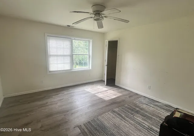 Photo 4 of Single family home for sale at 948 Jefferson Rd, Lake Waccamaw, NC 28450 | MLS# 100610878 | Listing updated on 2026-10-30