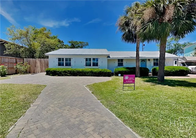 Photo 4 of Single family home for sale at 129 Lewis Ave, Tybee Island, GA 31328 | MLS# SA364162 | Listing updated on 2026-09-10