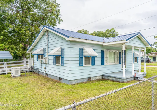 Photo 1 of Single family home for sale at 407 Ward St, Laurinburg, NC 28352 | MLS# 100608844 | Listing updated on 2026-10-07