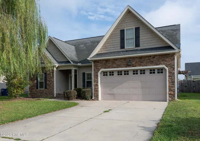 Photo 3 of Single family home for sale at 820 Megan Dr, Greenville, NC 27834 | MLS# 100601321 | Listing updated on 2026-09-04