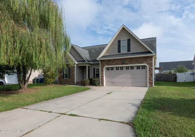 Photo 4 of Single family home for sale at 820 Megan Dr, Greenville, NC 27834 | MLS# 100601321 | Listing updated on 2026-09-04