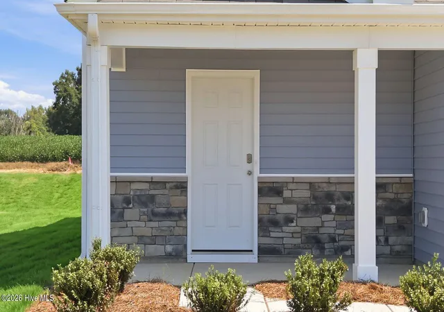 Photo 4 of Single family home for sale at 323 Rudys Ct, Ayden, NC 28513 | MLS# 100580610 | Listing updated on 2026-09-15