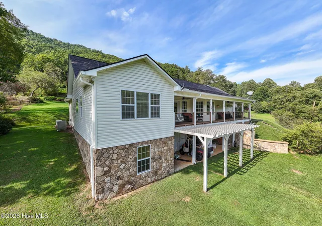 Photo 3 of Single family home for sale at 1056 Franks Crk Rd, Robbinsville, NC 28771 | MLS# 100600585 | Listing updated on 2026-10-06