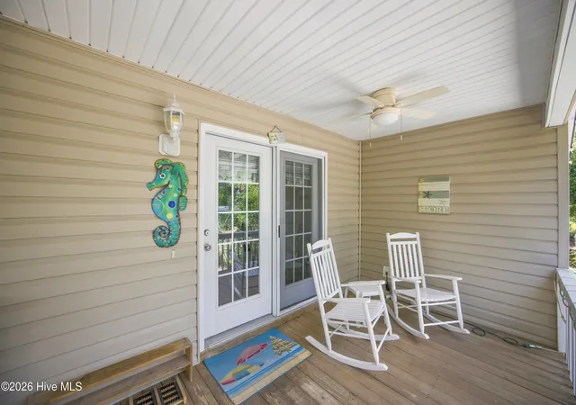 Photo 4 of Single family home for sale at 303 E Oak Is Dr, Oak Island, NC 28465 | MLS# 100602801 | Listing updated on 2026-10-06