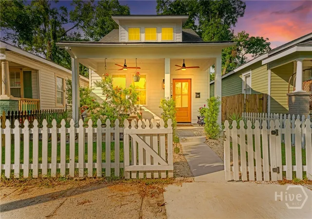 Photo 1 of Single family home for sale at 711 E 32nd Street, Savannah, GA 31401 | MLS# SA357198 | Listing updated on 2026-09-12